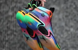 Une Air Jordan 36 multicolore