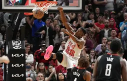 Jimmy Butler terrasse Houston sur un alley-oop à la dernière seconde