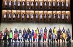 En grande pompe, la NBA dévoile les 30 maillots “alternate”
