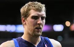 Dirk Nowitzki dans de sales draps