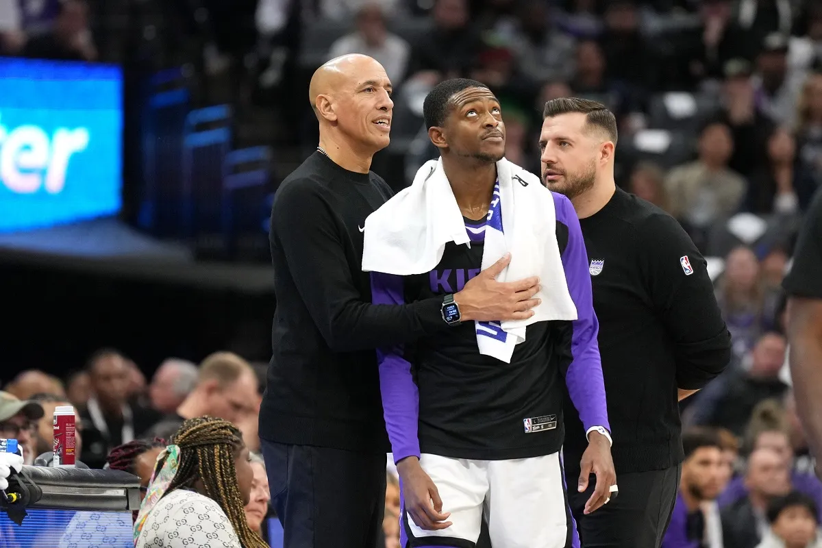 Doug Christie avec De'Aaron-Fox (Kings) contre les Mavericks