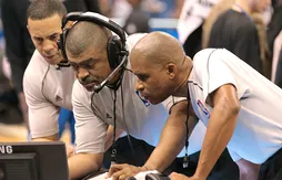 Doit-on accepter de voir les arbitres ne plus siffler dans le “money time” ?