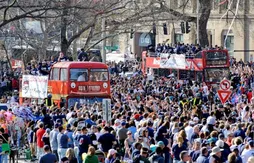 Plus de 200 000 personnes à Hartford pour célébrer le titre d’UConn