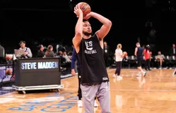 Kyrie Irving aux petits soins pour Ben Simmons