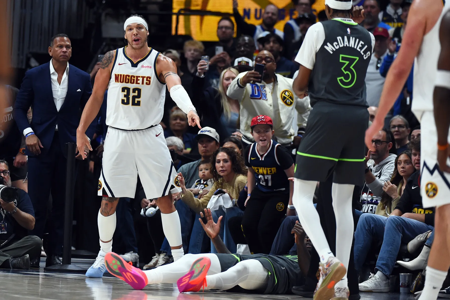 Les Nuggets face aux Wolves