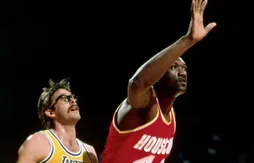 Elvin Hayes “sous le choc” que les Rockets retirent son maillot