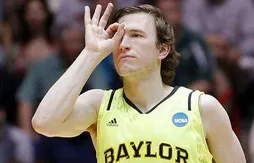 Marcus Lewis enflamme le concours de dunks NCAA