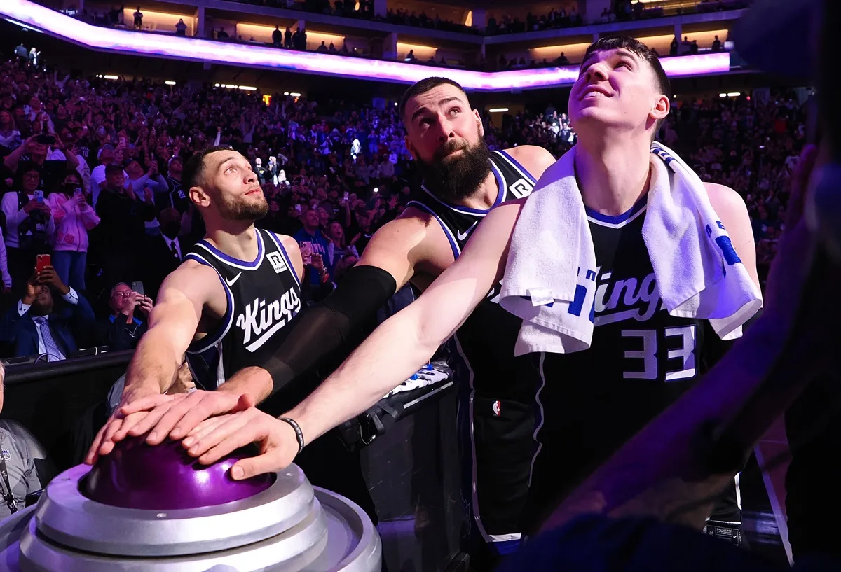 Zach LaVine, Jonas Valaciunas et Jake LaRavia Kings