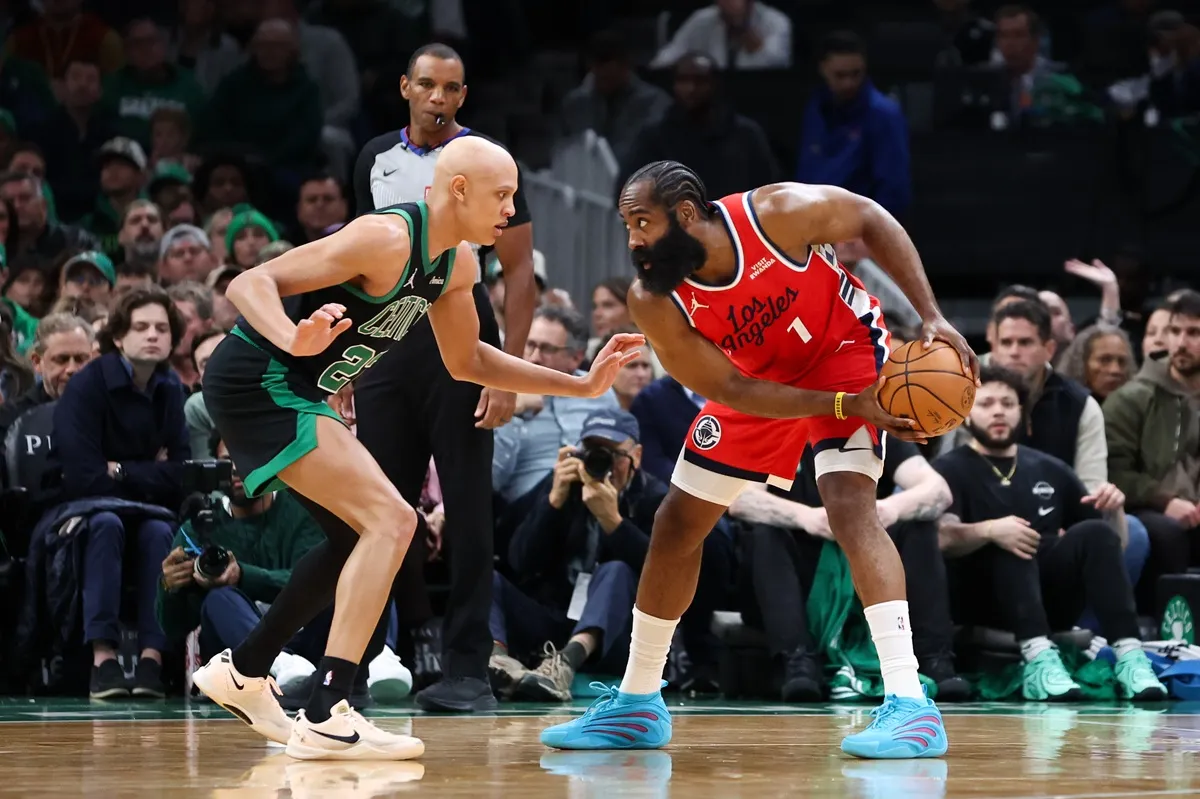 Jordan Walsh et James Harden
