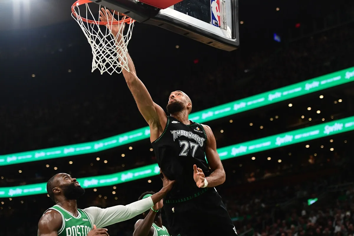 Rudy Gobert (Wolves) contre les Celtics