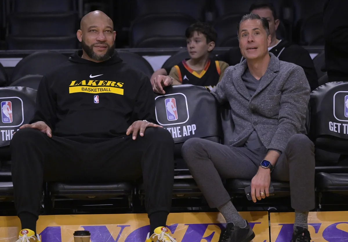 Darvin Ham et Rob Pelinka Lakers