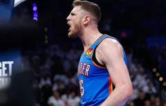 Huit ans plus tard, Isaiah Hartenstein va rejouer avec l’Allemagne