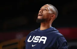 Sur le banc en fin de match, Damian Lillard la joue collectif