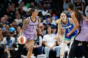 Gabby Williams enfonce les Wings de Paige Bueckers