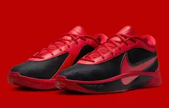 La Giannis Freak 6 brille en “Bred”