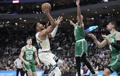 Giannis Antetokounmpo impuissant face aux impitoyables Celtics