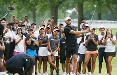 Stephen Curry réussit un trou en un au tournoi de golf des célébrités !