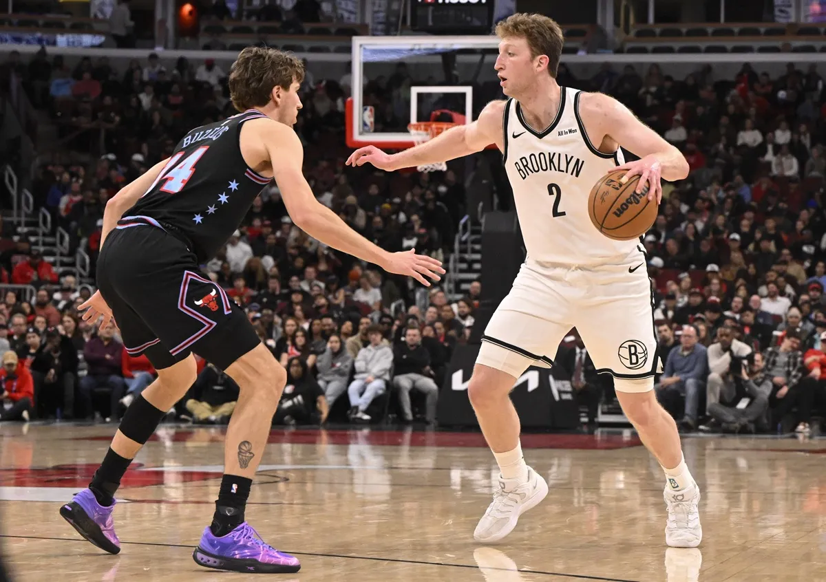 Danny Wolf (Nets) contre les Bulls