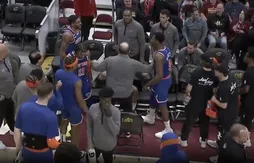 Obi Toppin et RJ Barrett se chauffent en plein temps-mort