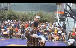 Vidéo du jour : Guy Dupuy vs TDub dans un concours de dunks à Los Angeles