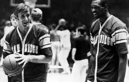 Le 23 juin 1972, les Rockets envoient Elvin Hayes aux Bullets