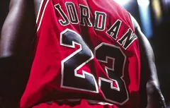 Une carte de Michael Jordan vendue presque trois millions de dollars