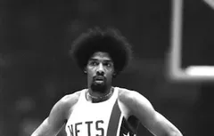 En hommage à Julius Erving, LeBron James va jouer avec un short court
