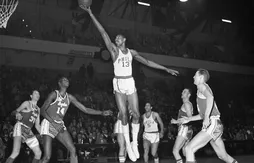 Wilt Chamberlain, le géant qui a forcé la NBA à modifier ses règles