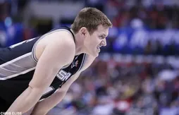 Aron Baynes ne veut pas comparer San Antonio et Detroit