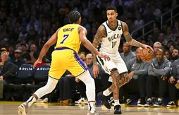 Kyle Kuzma entre tout doucement dans son costume à Milwaukee