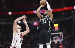 Giannis Antetokounmpo a bel et bien adopté le shoot à mi-distance
