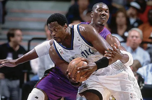 Pat Ewing et Hakeem Olajuwon
