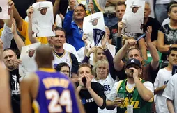 L’image du jour : les fans du Jazz chambrent Kobe Bryant…