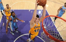 Les Lakers veulent se renforcer au poste de pivot
