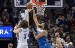 Les Wolves repoussent le Thunder mais perdent Anthony Edwards