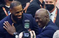 Entre Stephen Curry et Michael Jordan, la soirée inoubliable de LeBron James