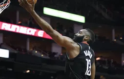 James Harden martyrise les Cavaliers avec un triple double historique