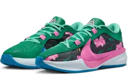 Une Zoom Freak 5 “Flowers” pour fêter les beaux jours