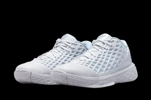 La Kobe 3 Low passe en mode « Pure Platinum »