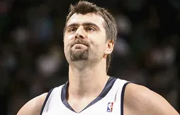 Mehmet Okur dans le staff des Suns