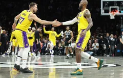 Les Lakers se baladent à Brooklyn