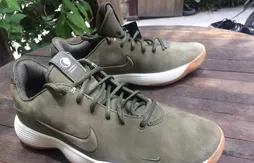 La version basse de l’Hyperdunk 2017 passe au daim et au cuir
