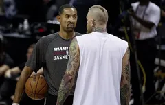 Les membres du “Fab Five” veulent Juwan Howard à Michigan