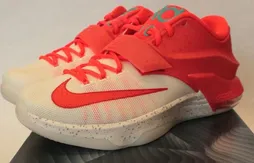 Nike : Kevin Durant en orange pour Noël
