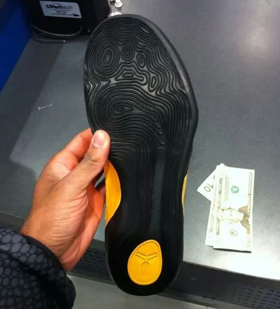 nike-kobe-9-low-yellow-black-4