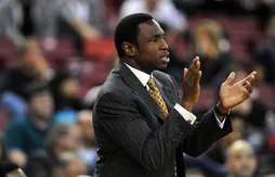 Avery Johnson parle à ses joueurs de leur futur