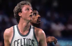 Le 5 mai 1981, Larry Bird inscrit un panier de légende dans les Finals NBA