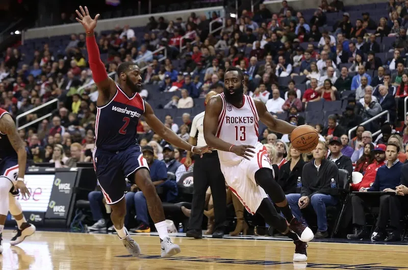 Houston a attendu le coup de chaud de son barbu dans le money time pour faire le break et s'imposer 114-106 face aux Wizards