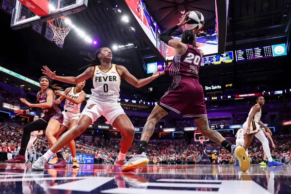 Indiana prend feu, Toronto retient son souffle pour Brittney Sykes