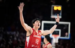 Yuta Watanabe agacé de voir des sièges vides…